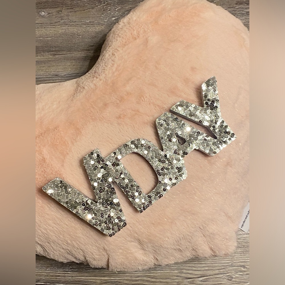 ENDING SOON! NWOT Silver Sequin V-DAY Decorative Sign HOMEGOODS